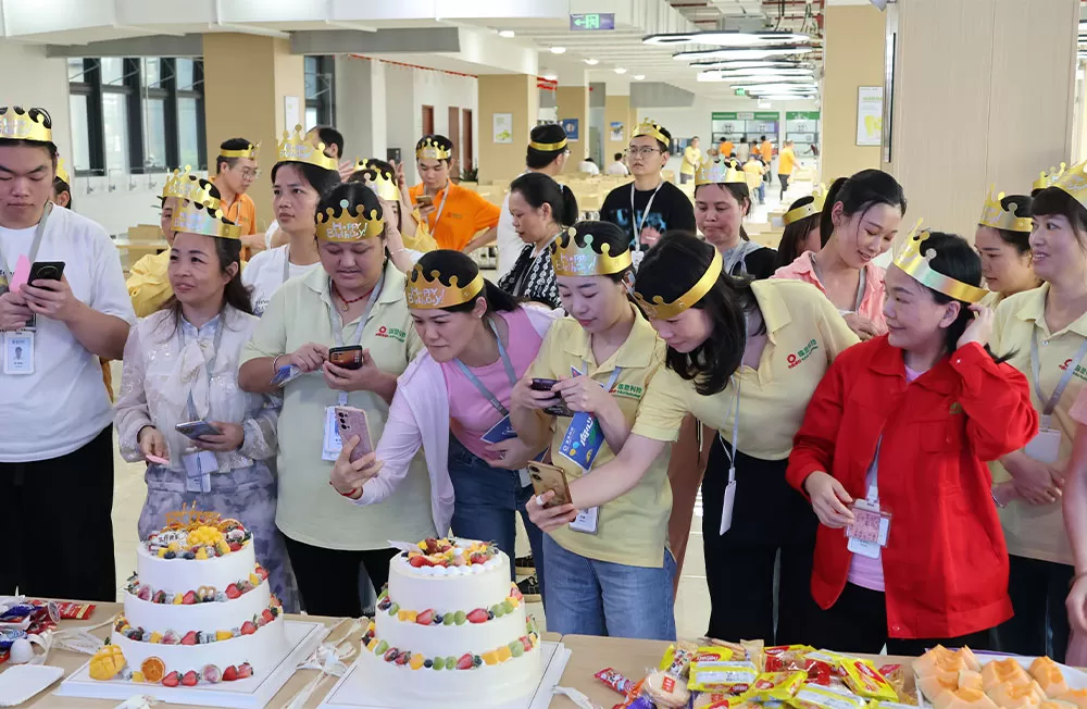 従業員の誕生日のお祝い