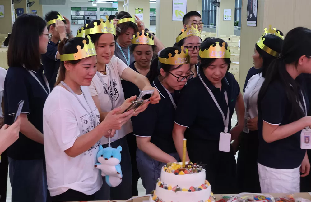 従業員の誕生日のお祝い